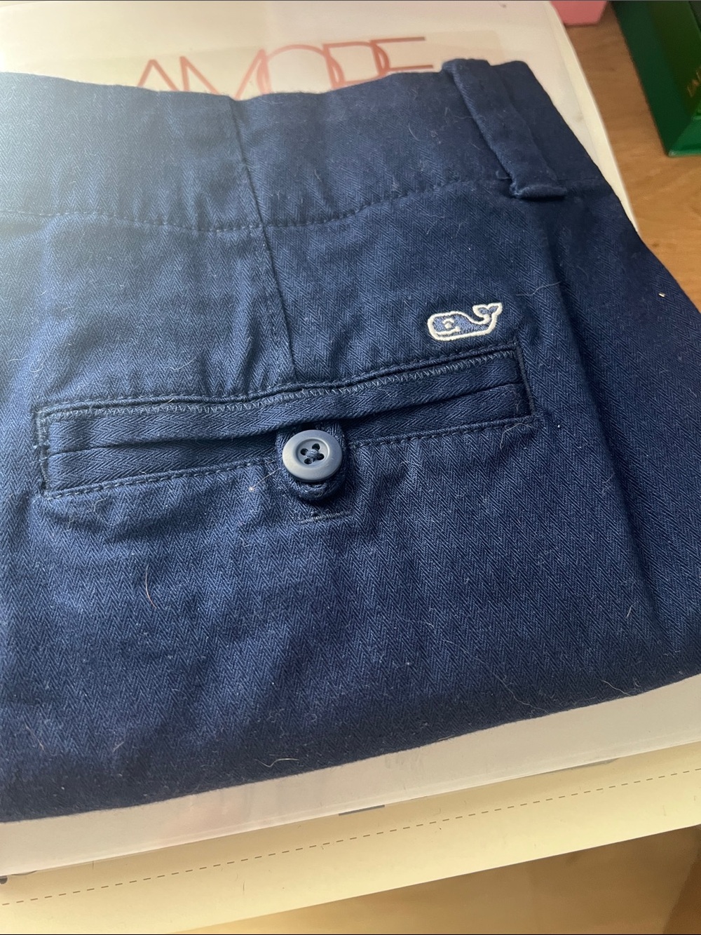Vineyard Vines Navy shorts woman’s 6